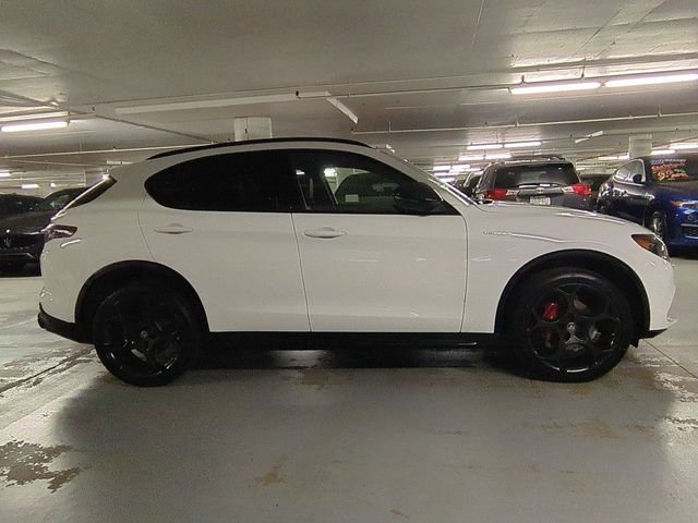 New 2026 Milano White Exterior Paint Alfa Romeo Veloce image 8