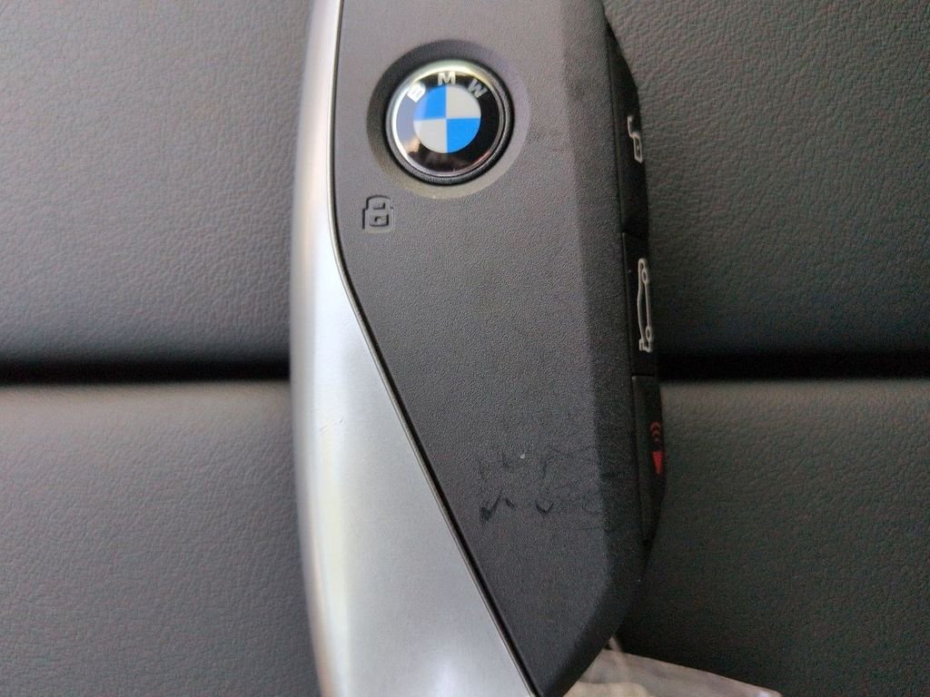 New 2026 Dravit Grey Metallic BMW xDrive50e image 30