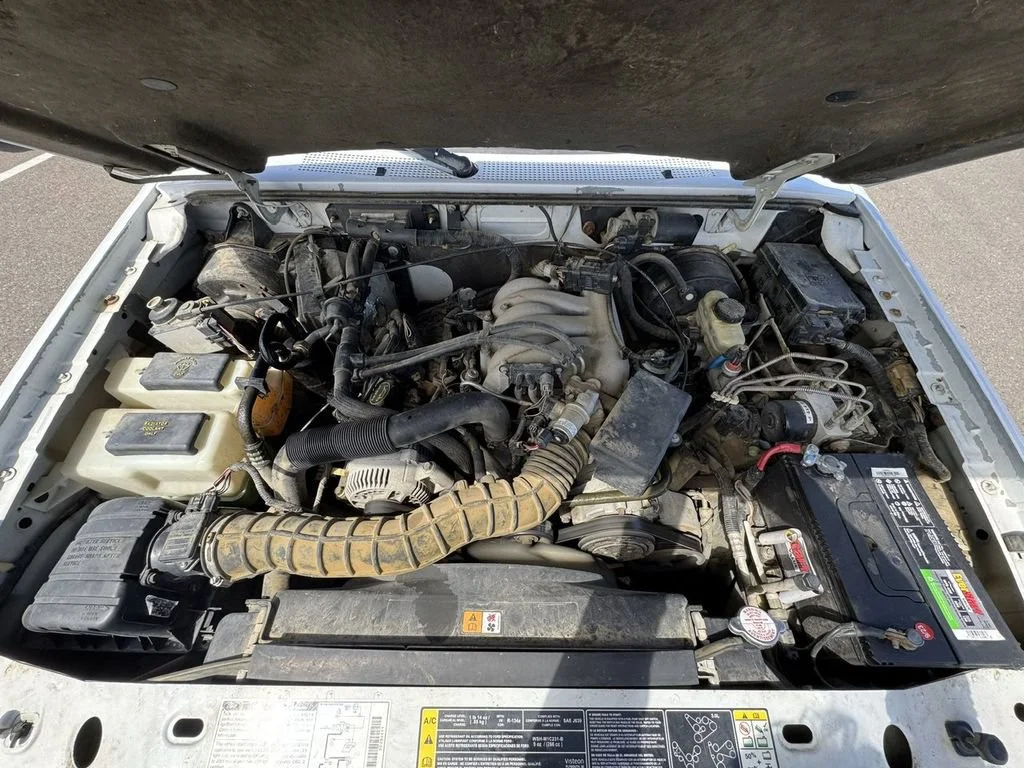 Used 2001 White Ford  image 44