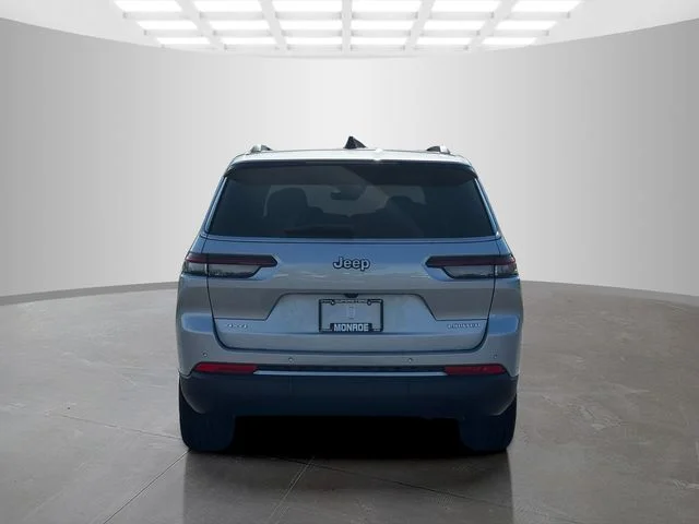 New 2026 Silver Zynith Exterior Paint Jeep Limited image 6
