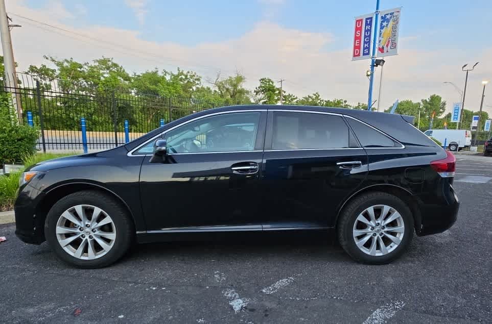 Used 2013 Attitude Black Toyota XLE image 5