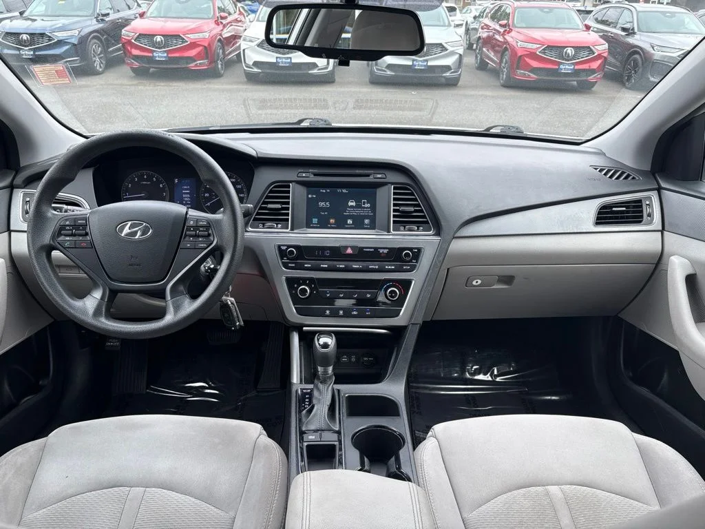 Used 2016 Silver Hyundai SE image 25
