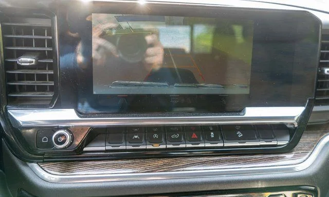 Used 2024 White GMC Elevation image 25