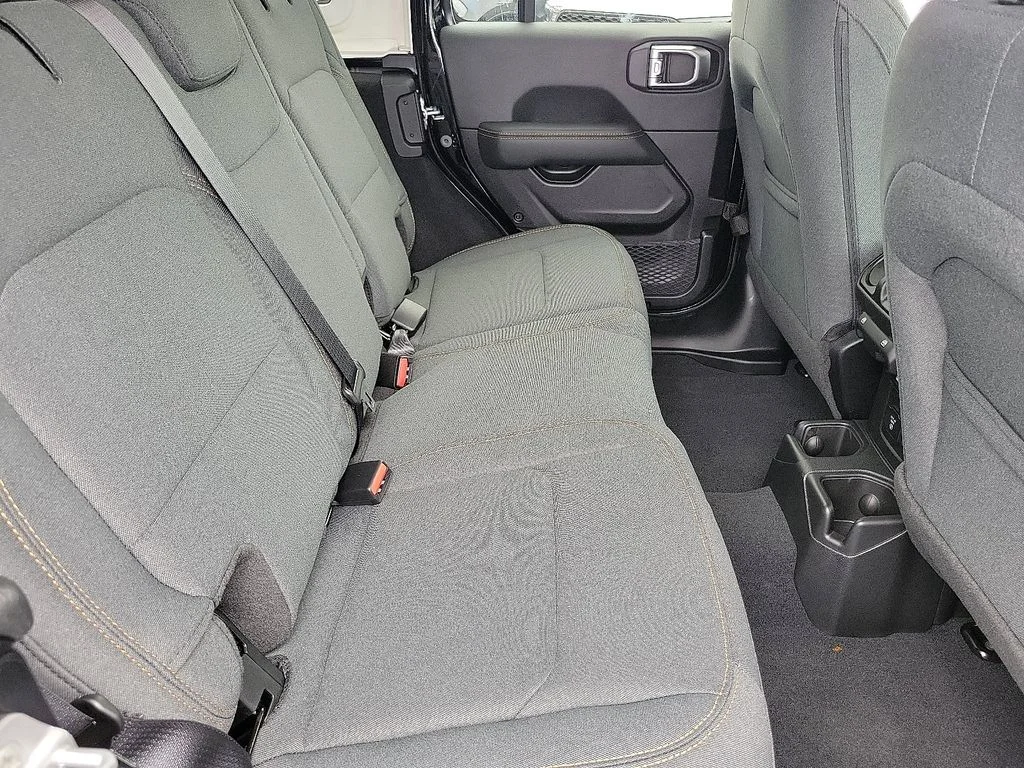 2025 Jeep Wrangler 4-Door Sahara - Photo 17