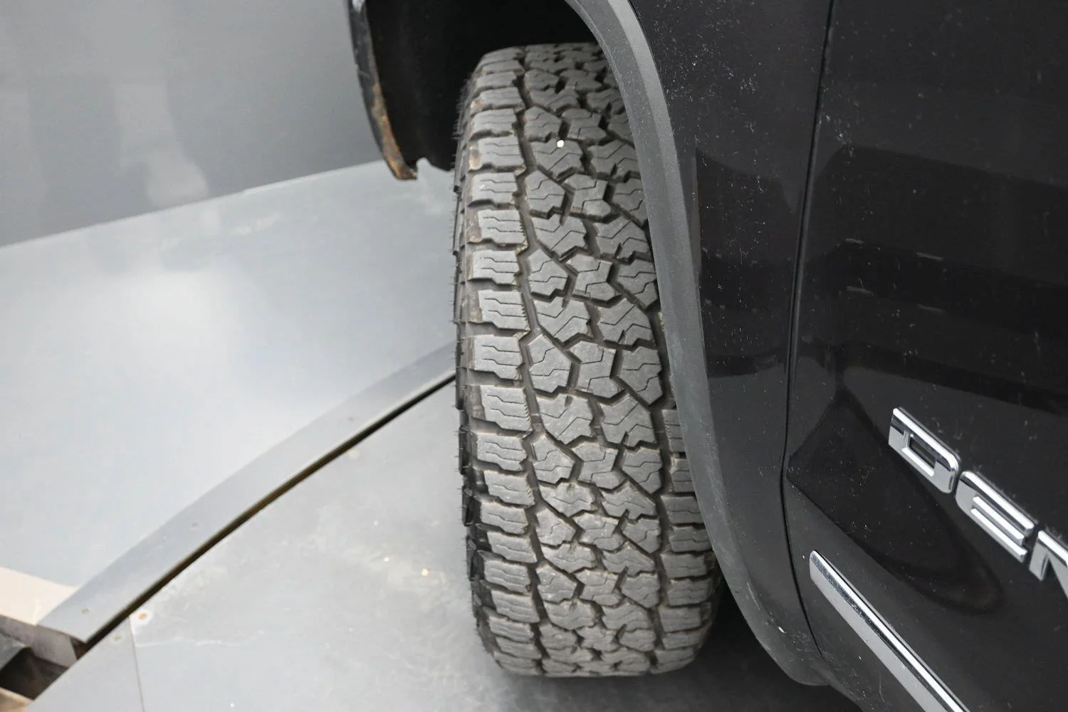 Used 2014 Iridium Metallic GMC Denali image 5
