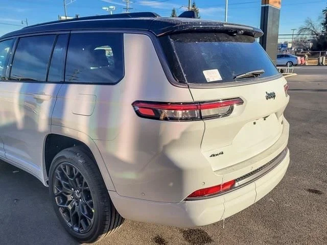 New 2026 Bright White Clear-Coat Exterior Paint Jeep Summit image 6