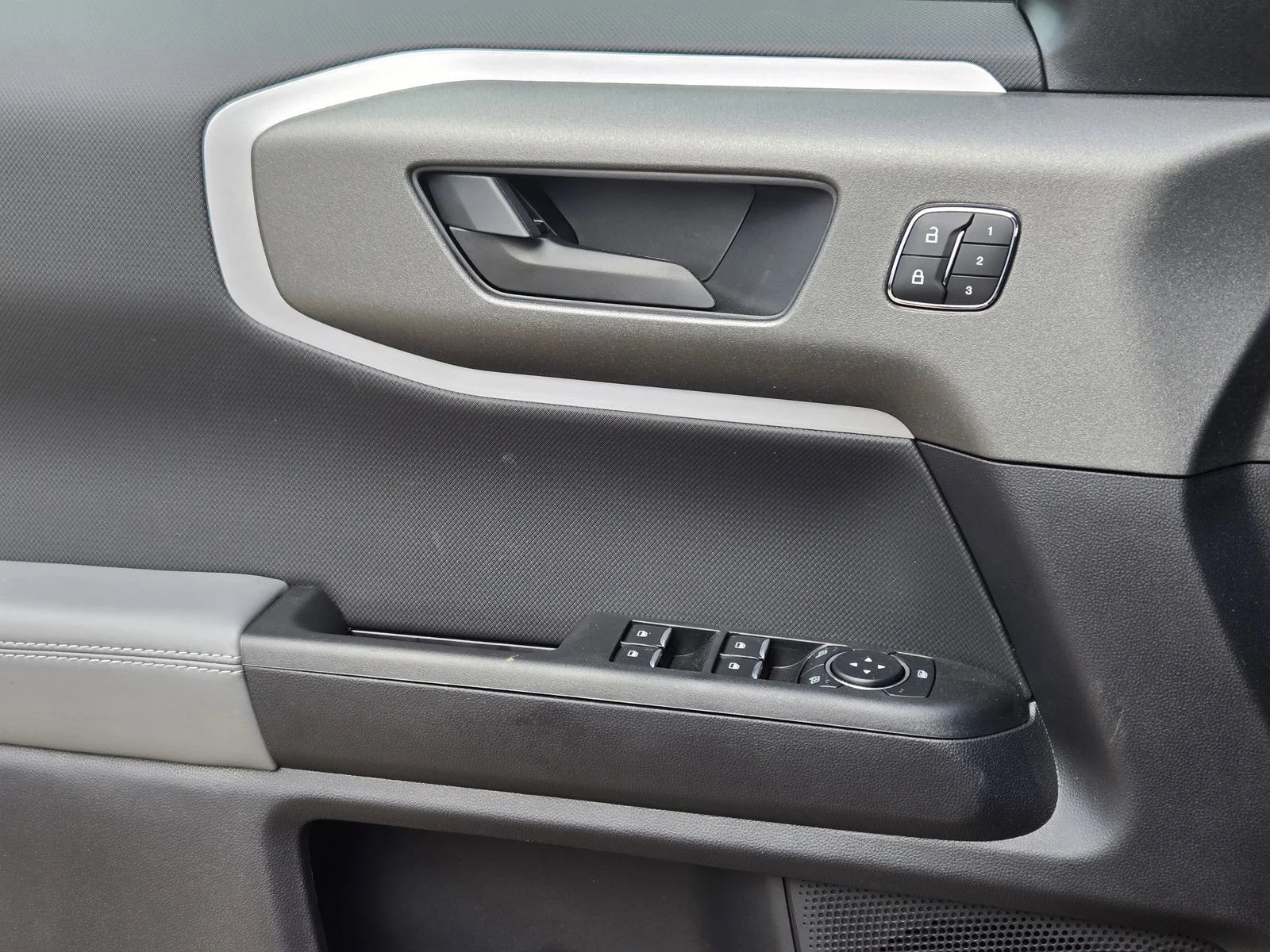 New 2026 Azure Gray Metallic Tri-Coat Ford Badlands® image 15