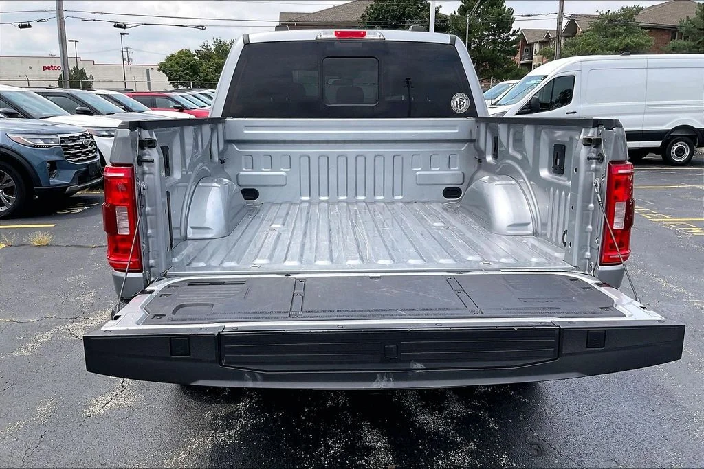 Used 2023 Silver Ford XLT image 10
