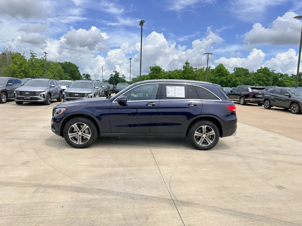 Used 2016 Lunar Blue Metallic Mercedes-Benz 300 image 9