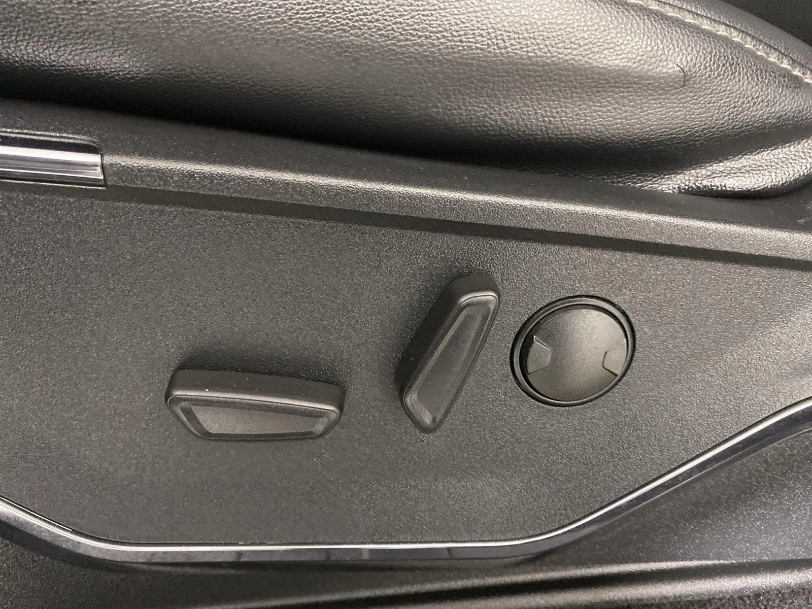 Used 2024  Ford LARIAT image 14