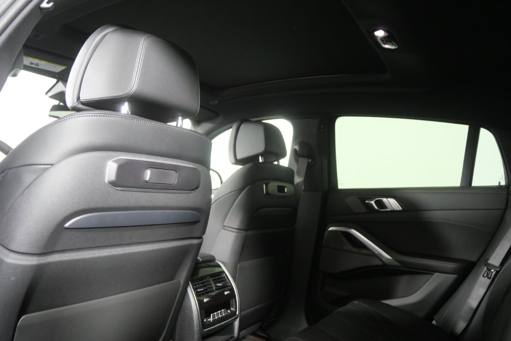New 2027 Black Sapphire Metallic BMW xDrive40i image 17