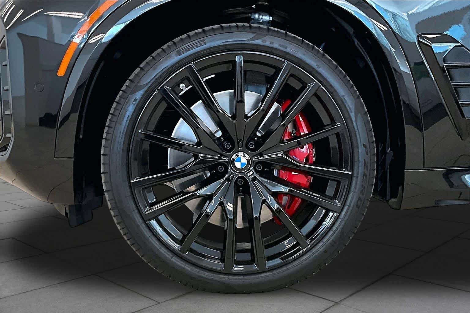 Used 2026 Black Sapphire Metallic BMW M60i image 10