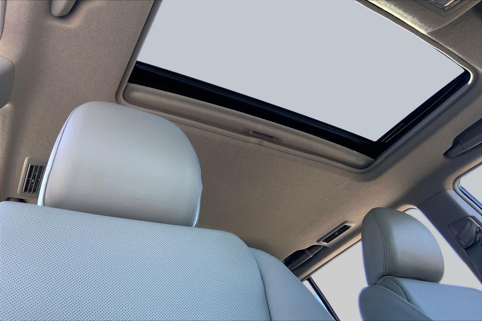 Used 2013 Blizzard Pearl Toyota Limited image 14
