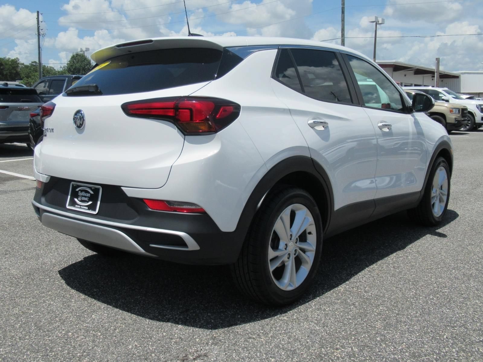 Used 2023 SUMMIT WHITE Buick Preferred image 7