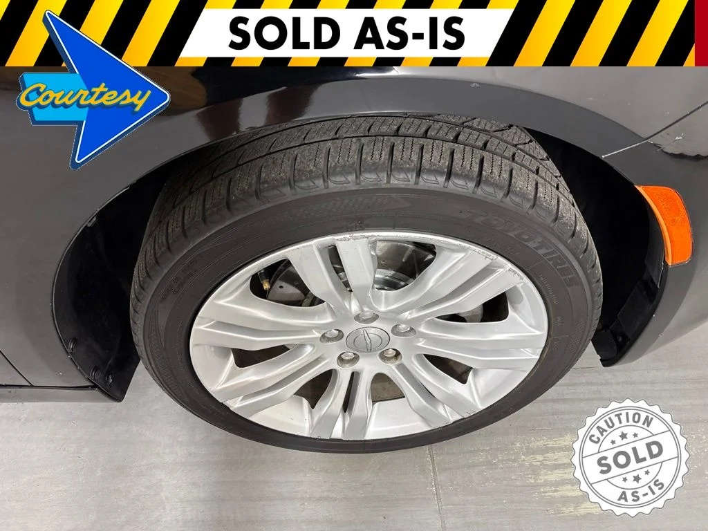 Used 2015 Black Clearcoat Chrysler Limited image 10