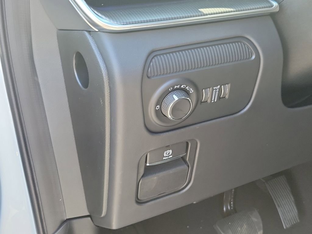 New 2026 Bright White Clearcoat Jeep Summit Reserve image 21