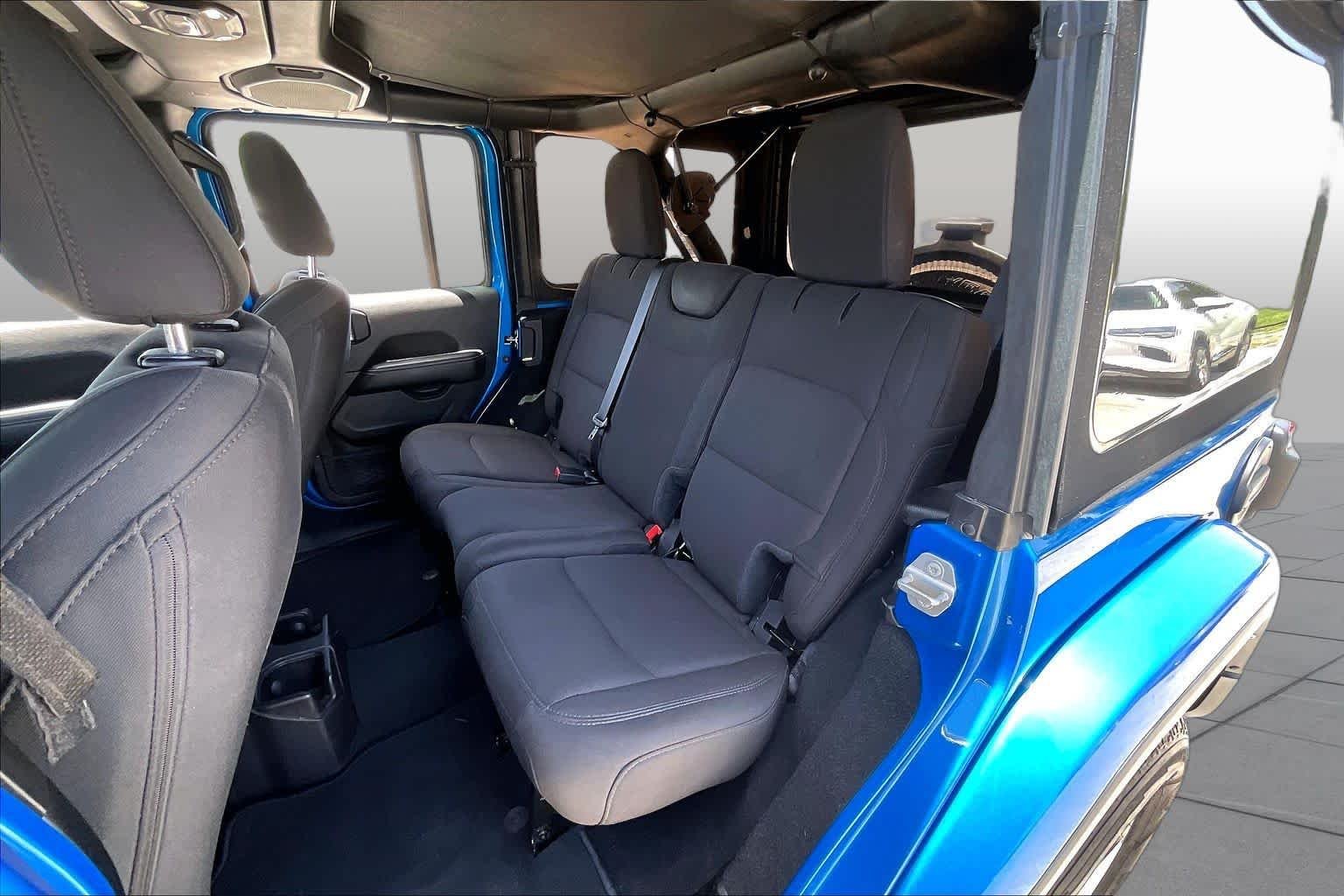 Used 2022 Hydro Blue Pearlcoat Jeep Unlimited Sahara image 18