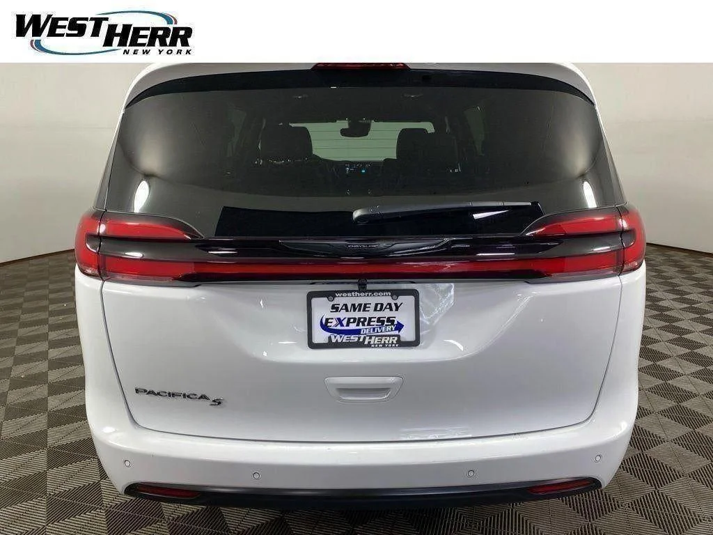 Used 2026 Bright White Clearcoat Chrysler Select image 44