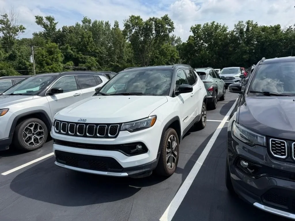 Used 2024 White Jeep Limited image 5