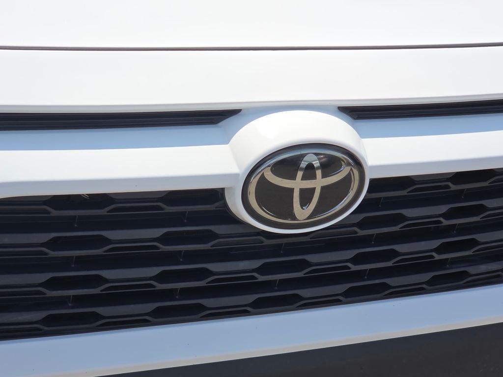 Used 2020 White Toyota XLE image 14