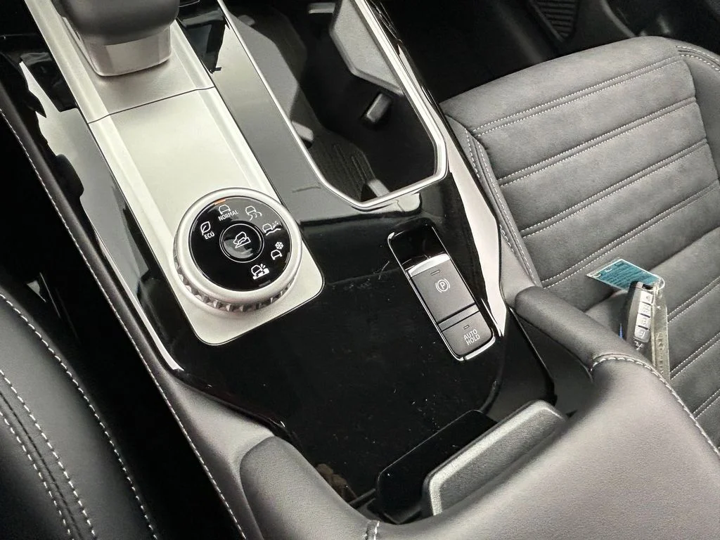 New 2026 White / Black Mitsubishi Trail Edition image 31