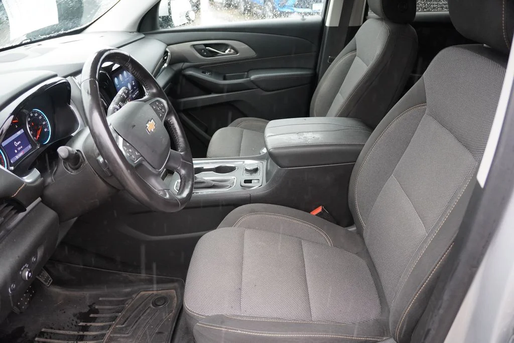 Used 2020 Silver Ice Metallic Chevrolet LT image 4