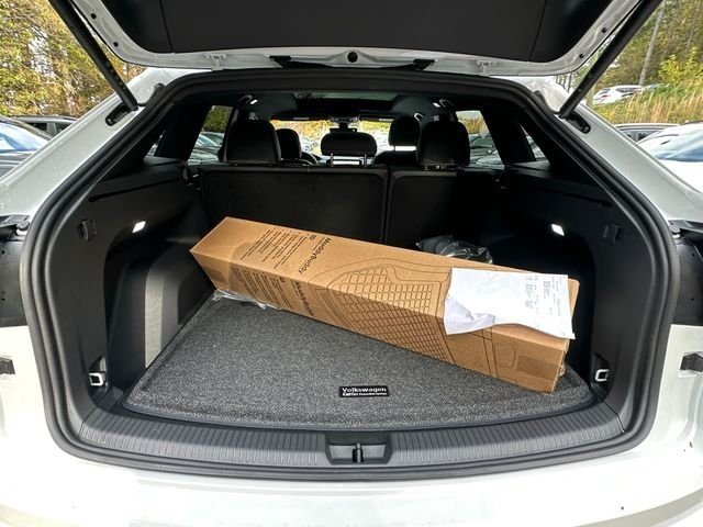New 2026 Opal White Pearl Volkswagen 2.0T SE w/Technology image 18