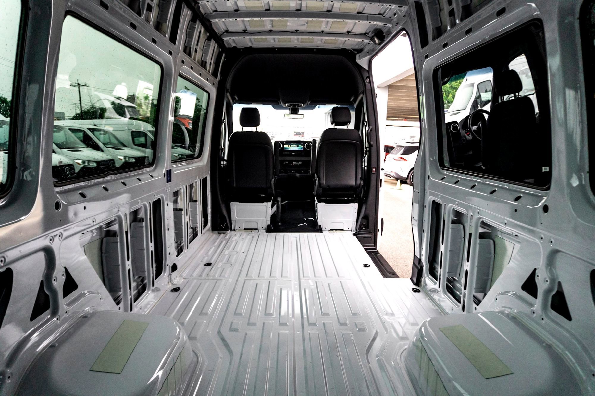 New 2026 Arctic White Mercedes-Benz Cargo 170 WB image 43