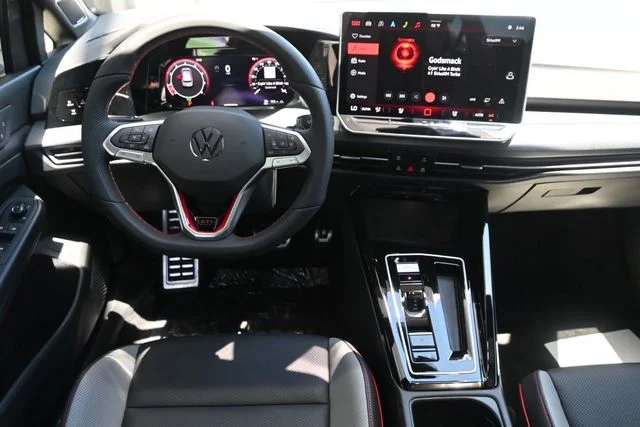 2025 Volkswagen Golf GTI SE - Photo 8