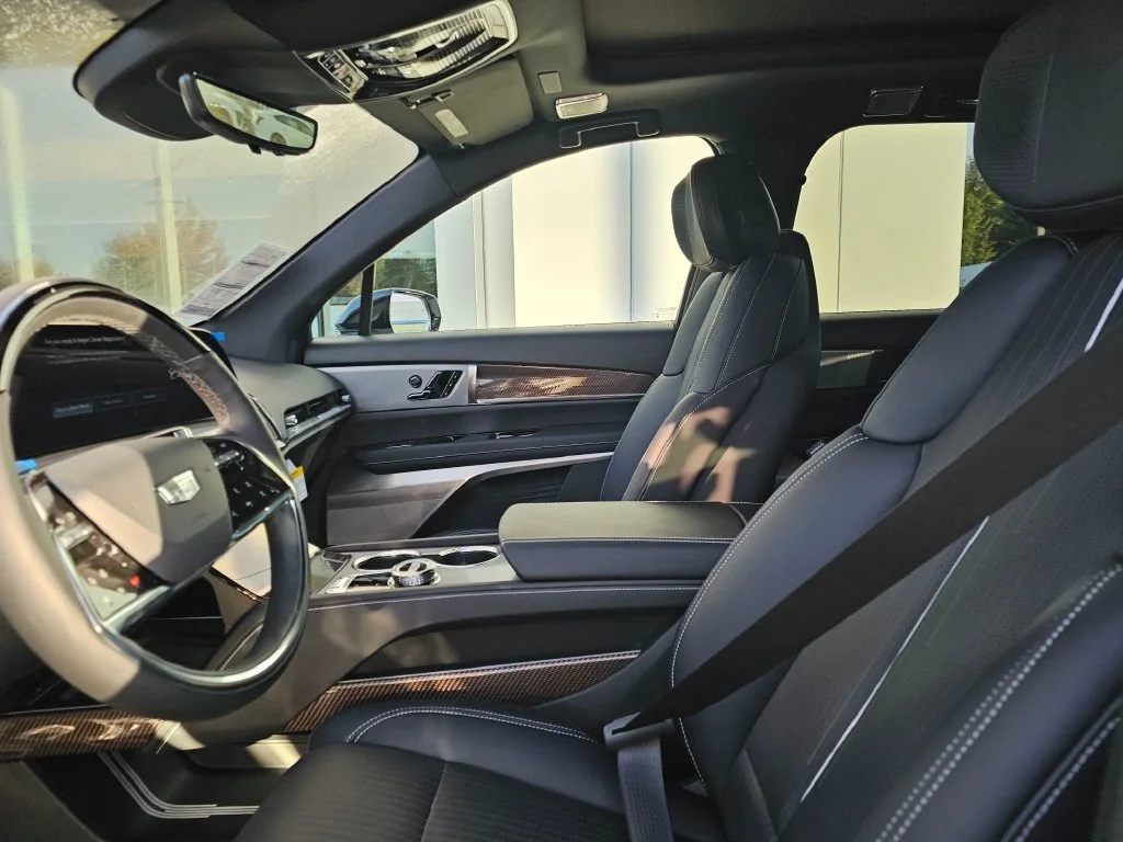 2027 Cadillac VISTIQ Sport - Photo 23