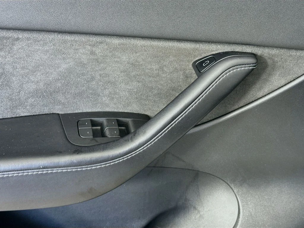 Used 2021 White Tesla Long Range image 18