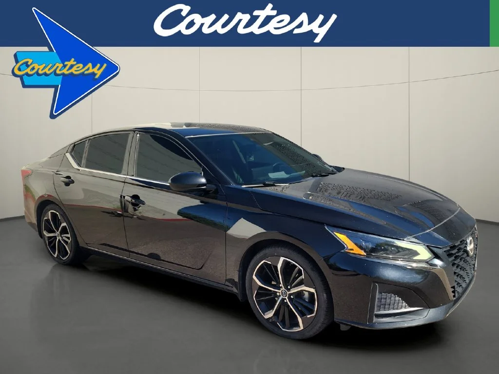 Used 2023 Black Nissan 2.5 SR image 1
