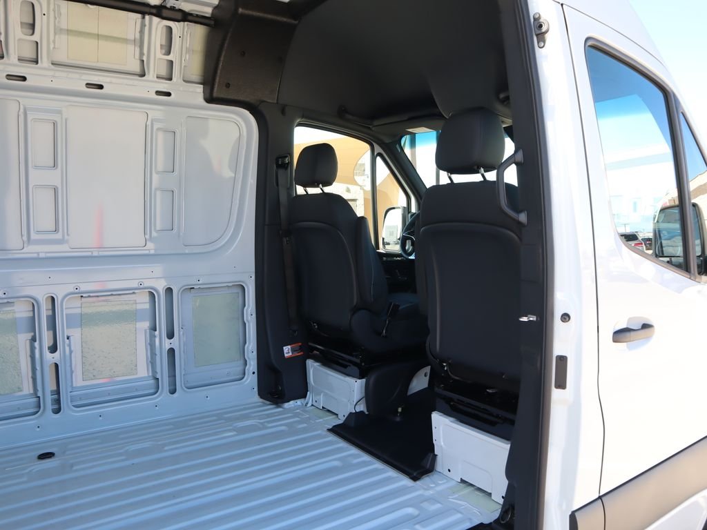 Used 2025 Arctic White Mercedes-Benz Cargo 170 WB image 26
