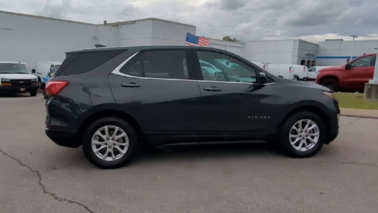 2020 Chevrolet Equinox LT photo 2