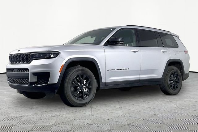 Used 2025 Silver Jeep Altitude X image 1