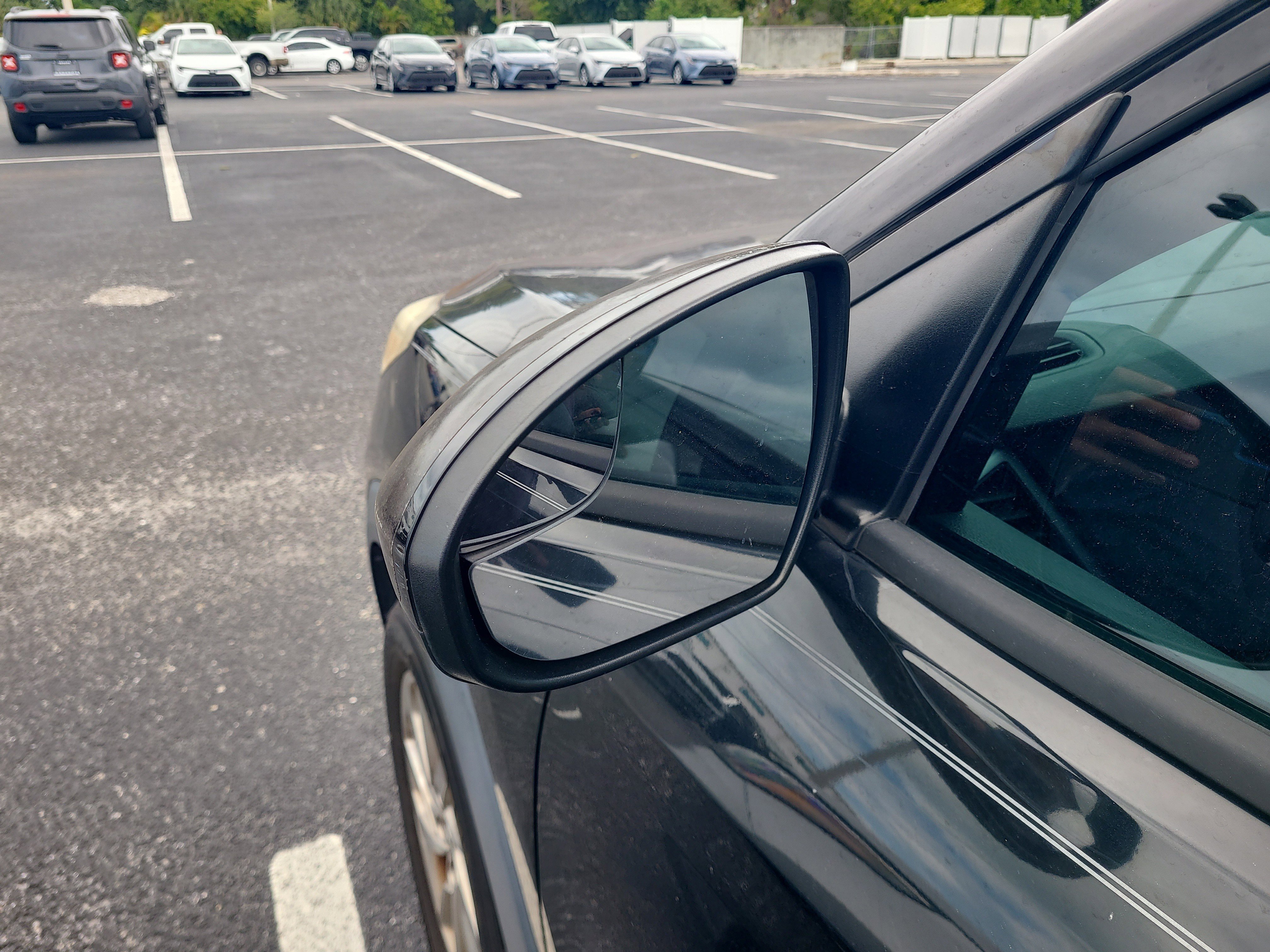 Used 2017 Black Noir Pearl Hyundai SE image 4