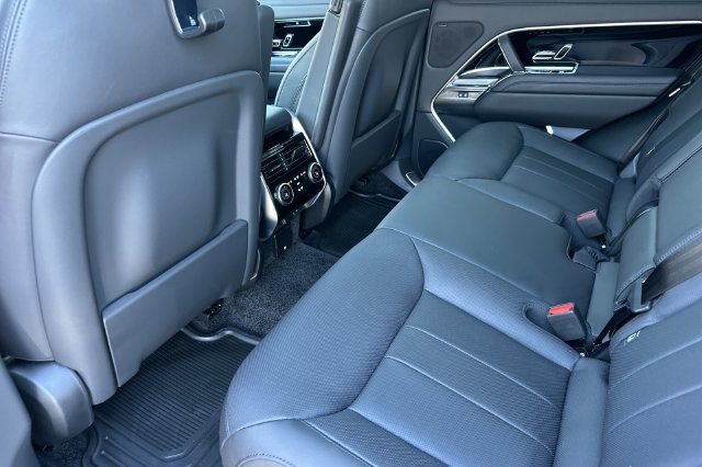 New 2027 Santorini Black Land Rover SE image 11