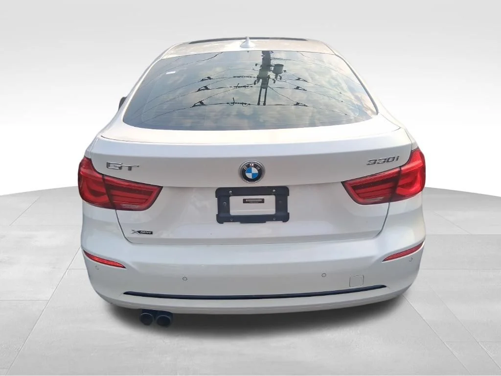 Used 2018 White BMW 330 Gran Turismo i xDrive image 4