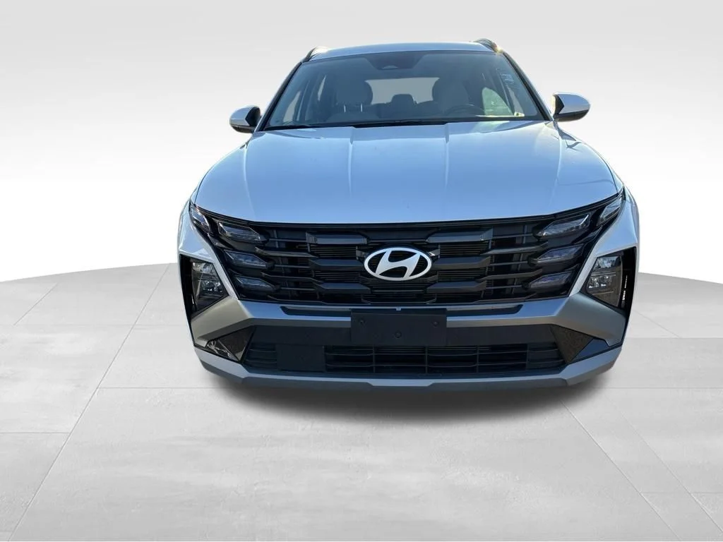 Used 2025 White Hyundai SEL image 9