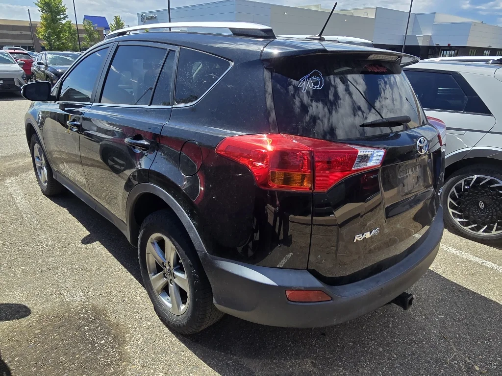 Used 2015 Black Toyota XLE image 3