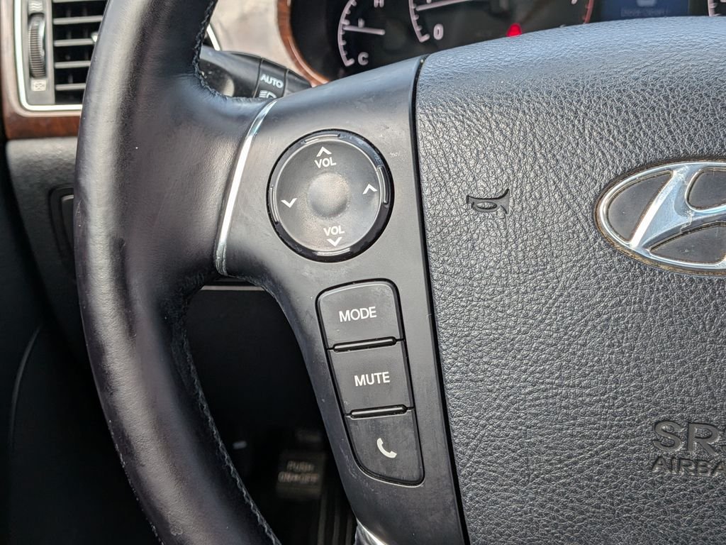 Used 2010 Gray Hyundai 3.8 image 13