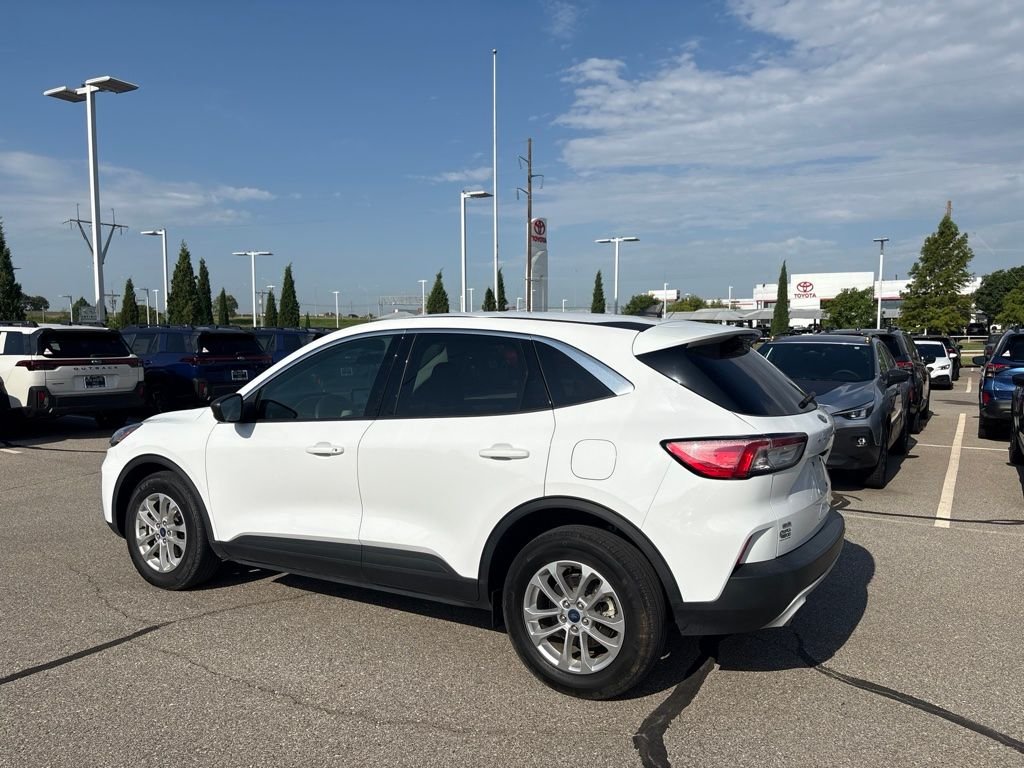 Used 2022 White Ford SE image 6