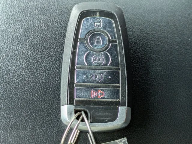 Used 2020 Black Lincoln Reserve image 27