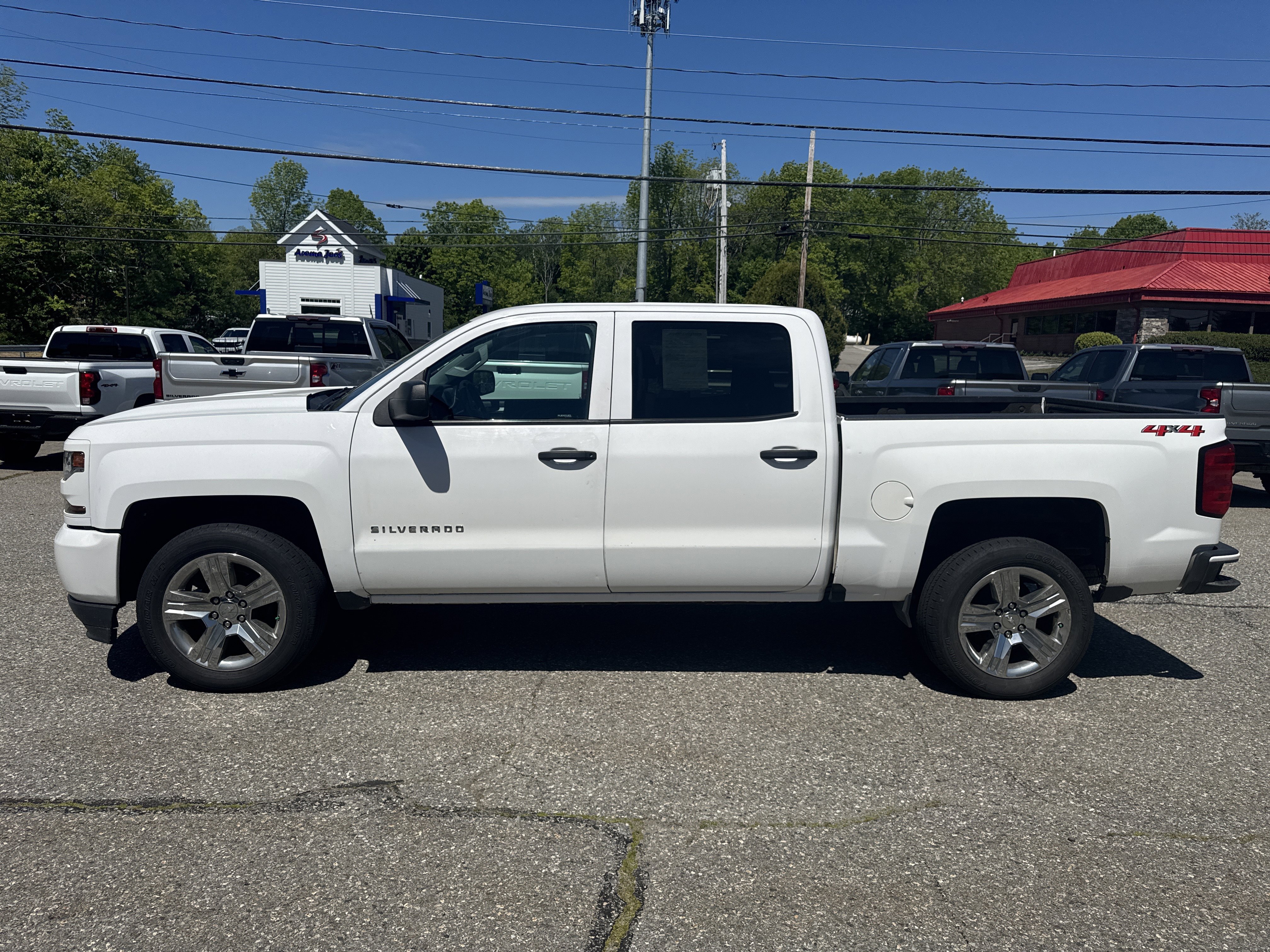 Used 2018 Summit White Chevrolet Custom image 9
