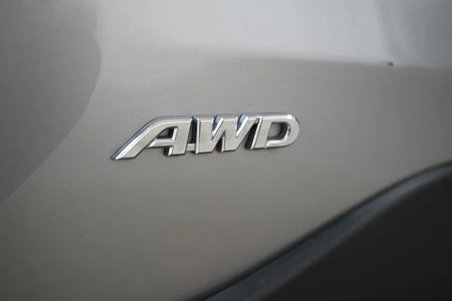 Used 2021 Silver Toyota XLE image 19
