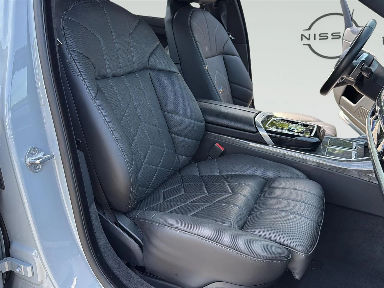Used 2025 GRAY BMW 740i xDrive image 41