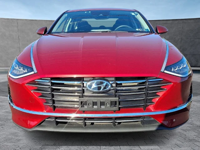 Certified Used 2023 Red Hyundai SE image 2