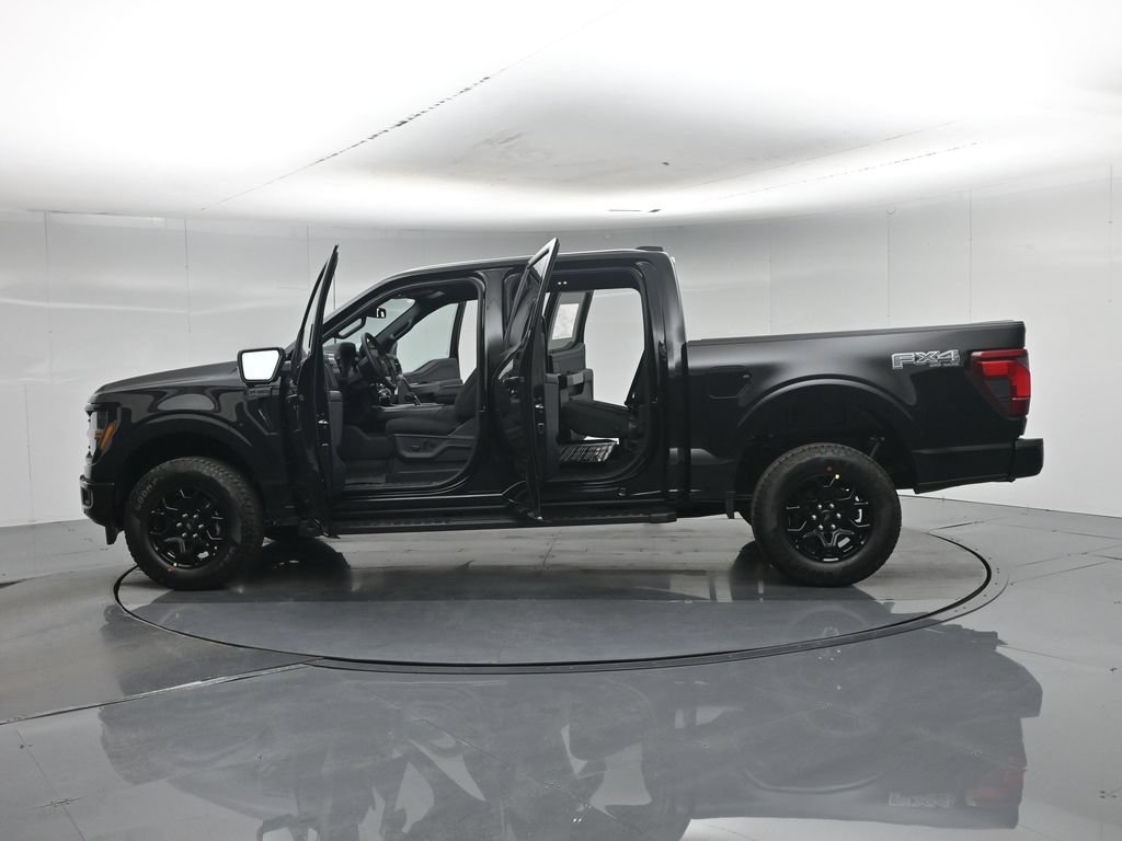 New 2026 Agate Black Metallic Ford XLT image 4