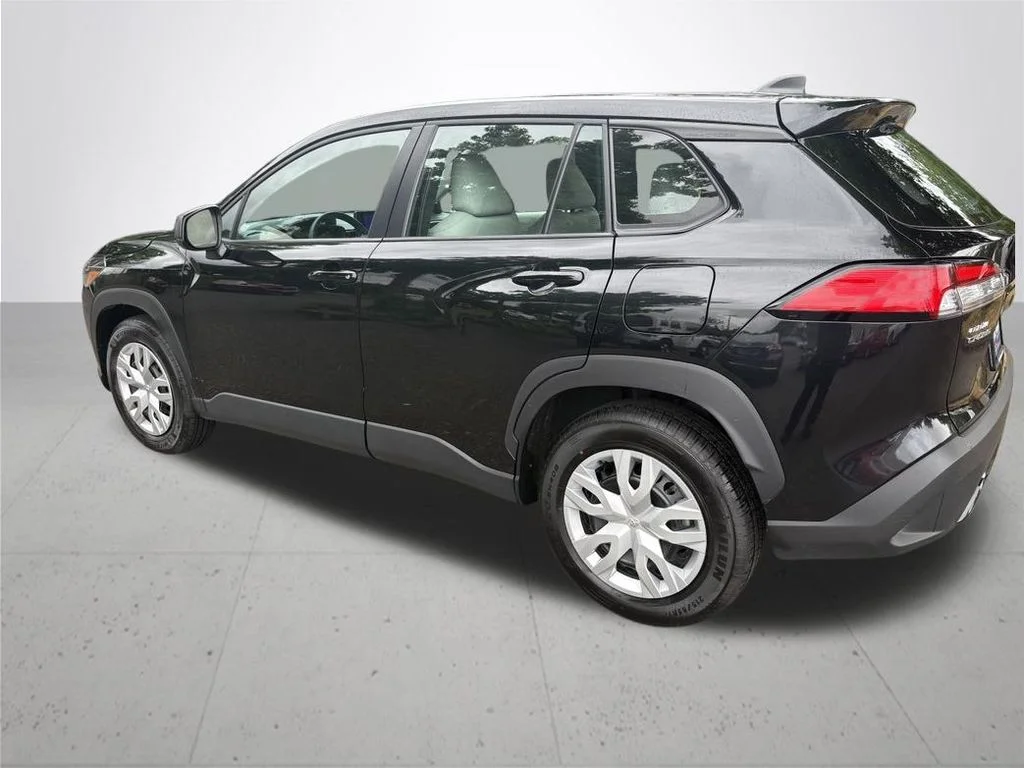Used 2024 Black Toyota L image 6