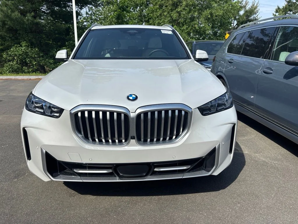 Certified Used 2026 Mineral White Metallic BMW xDrive40i image 2